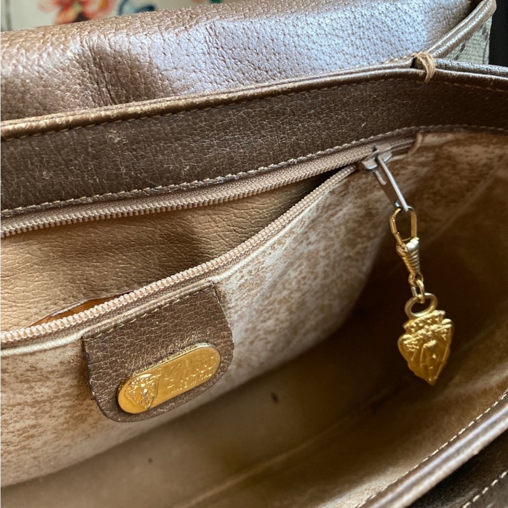 Gucci Vintage Crossbody Bag - Picture 9 of 14